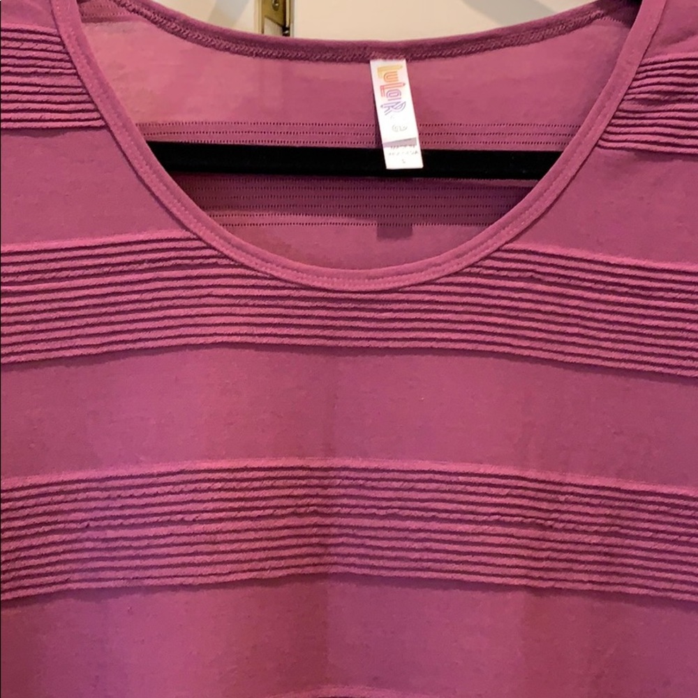 LuLaRoe Classic with pin tucks. Size S.